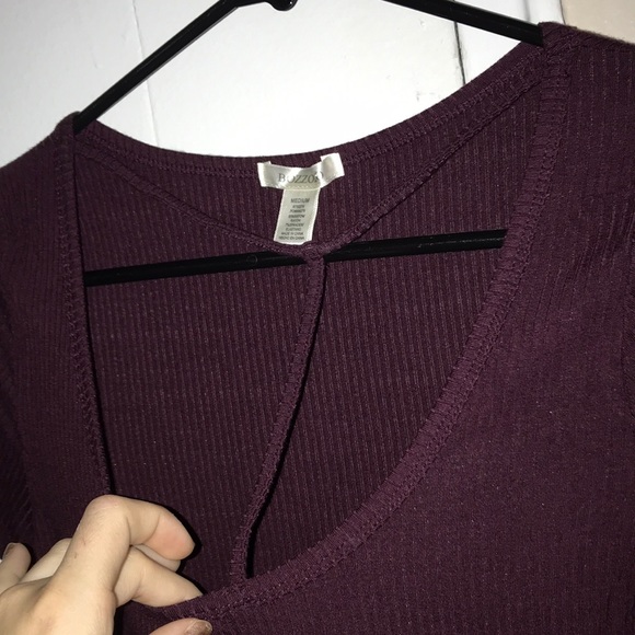 Crop top with scoop neck detail - Picture 2 of 2